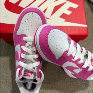 Nike Kids Sneakers in Pink and White
